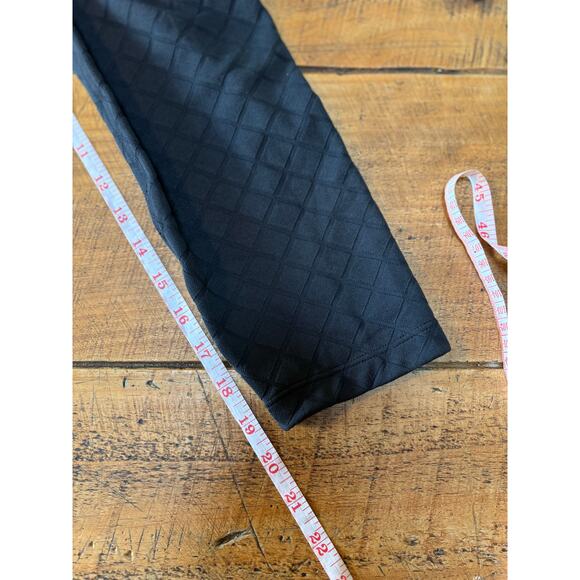 NWT Womens Nike Yoga Luxe High‎ Rise Black Capri Length Leggings Size Medium - Picture 7 of 9